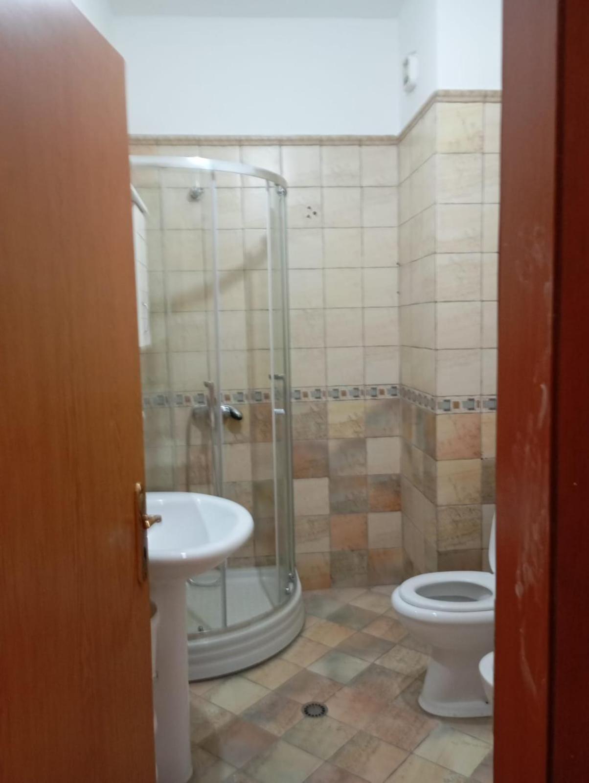 Royal Hostel 티라나 외부 사진
