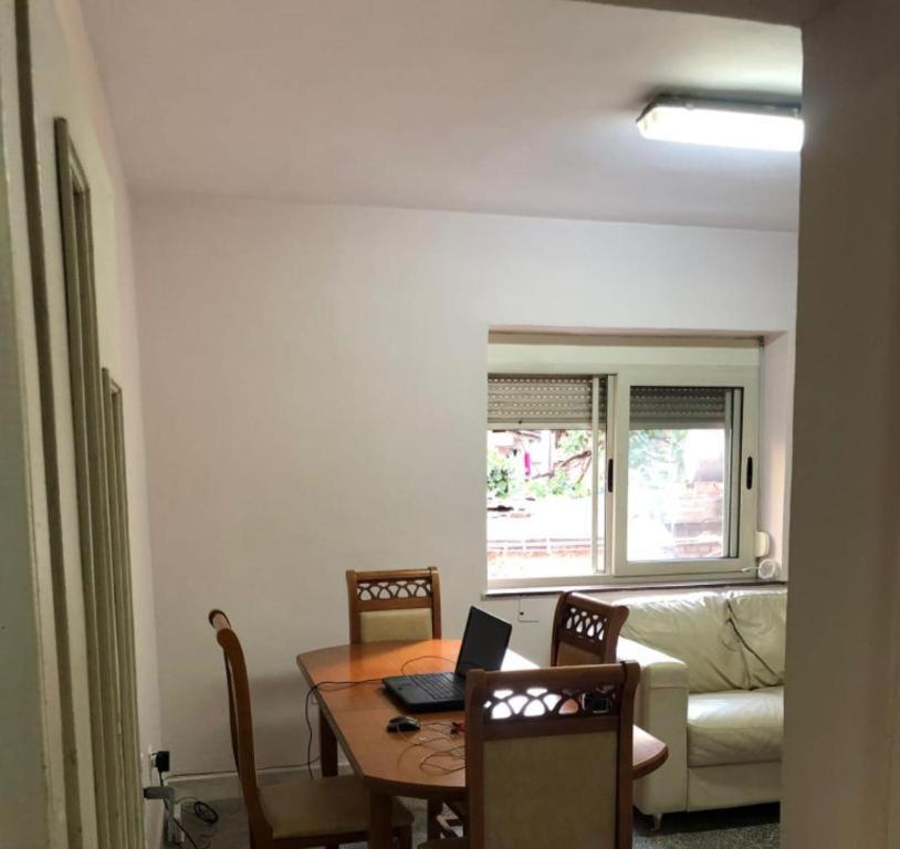Royal Hostel 티라나 외부 사진